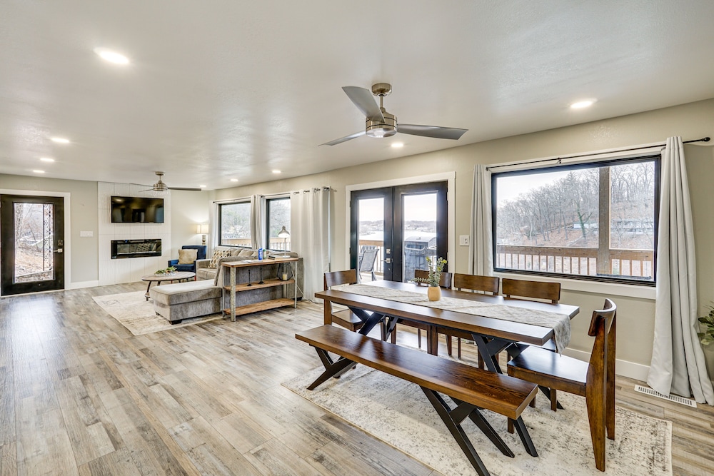 Boat Dock: Waterfront Lake of the Ozarks Home view 4