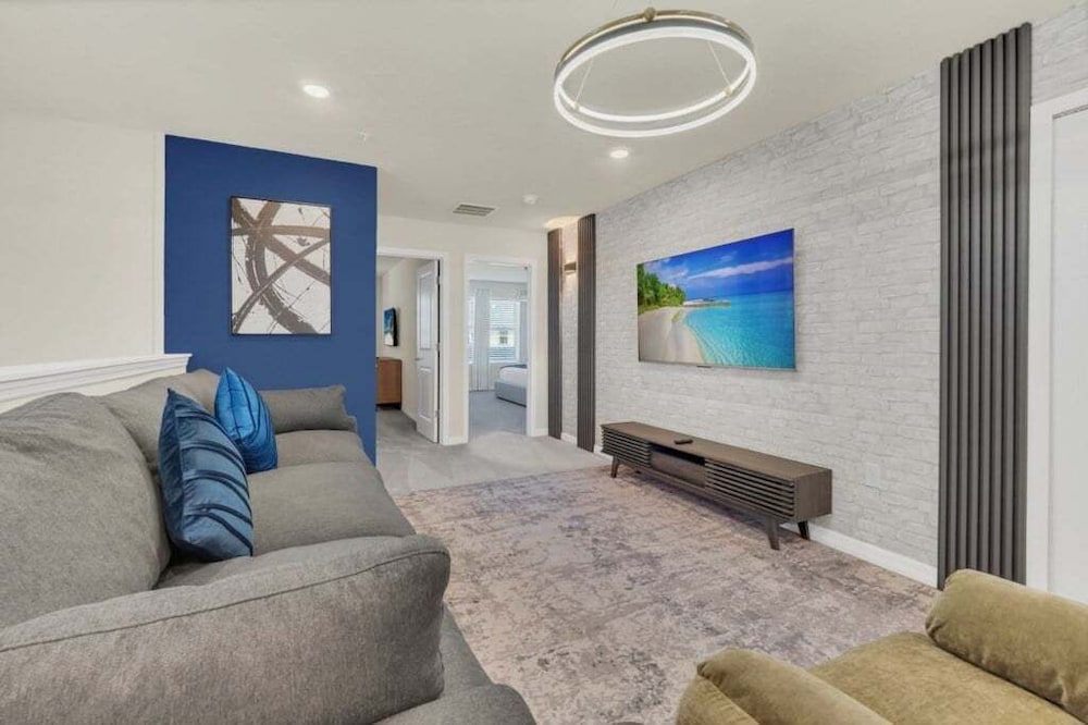 The Cutest Tonwhome & Private Splash Pool! 5 Bedroom Townhouse