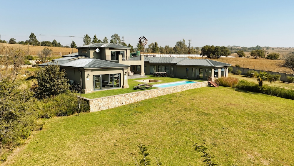 Stones Throw Manor