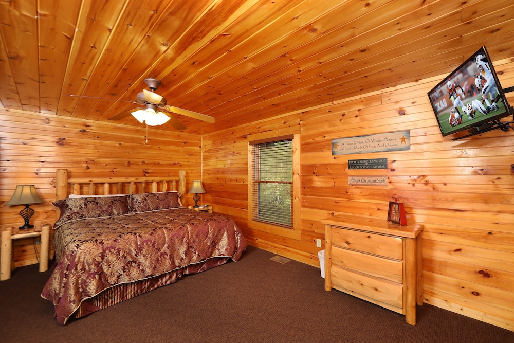 Smoky Bear Manor - Five Bedroom Cabin view 5