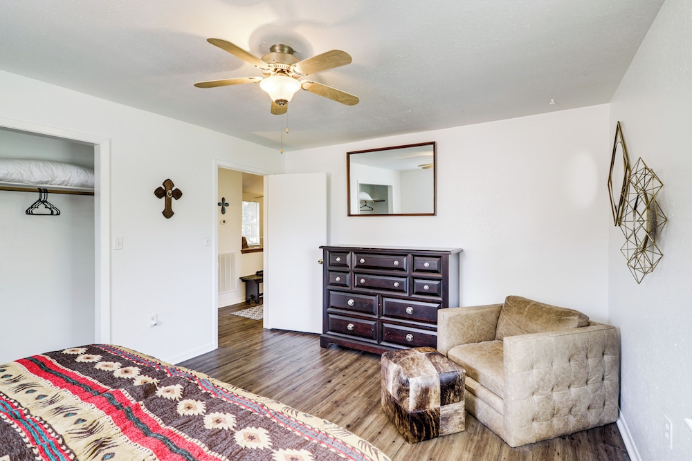 1 Mi to Downtown & Shopping: Quiet Brenham Home