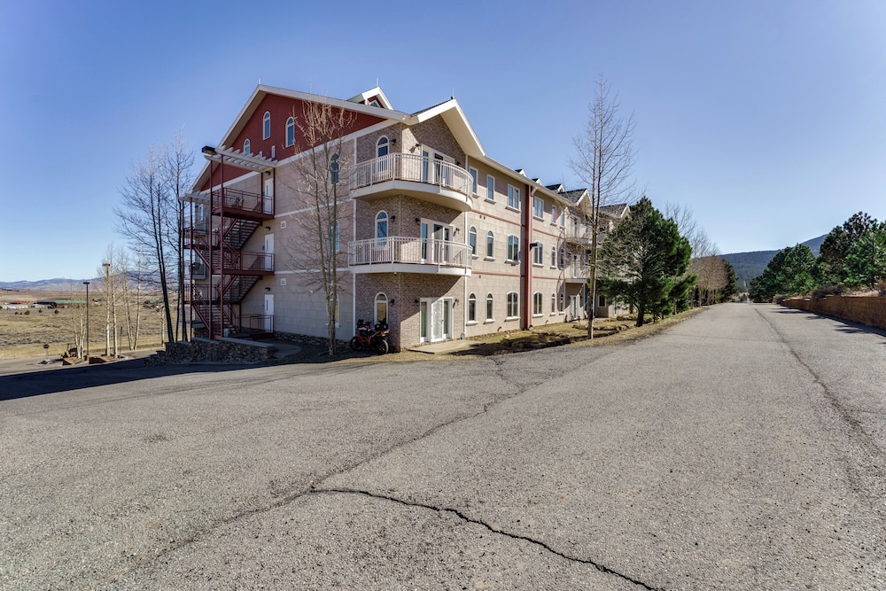 Near Hiking & Biking: Mtn-view Condo in Angel Fire