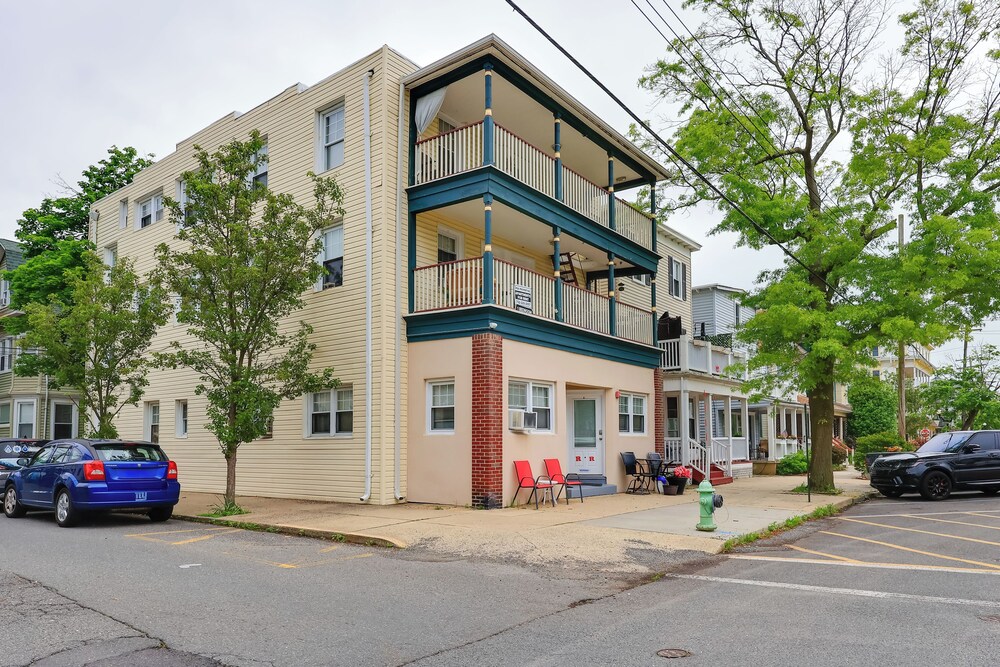 Walk to Downtown & Beach: Ocean Grove Apartment!