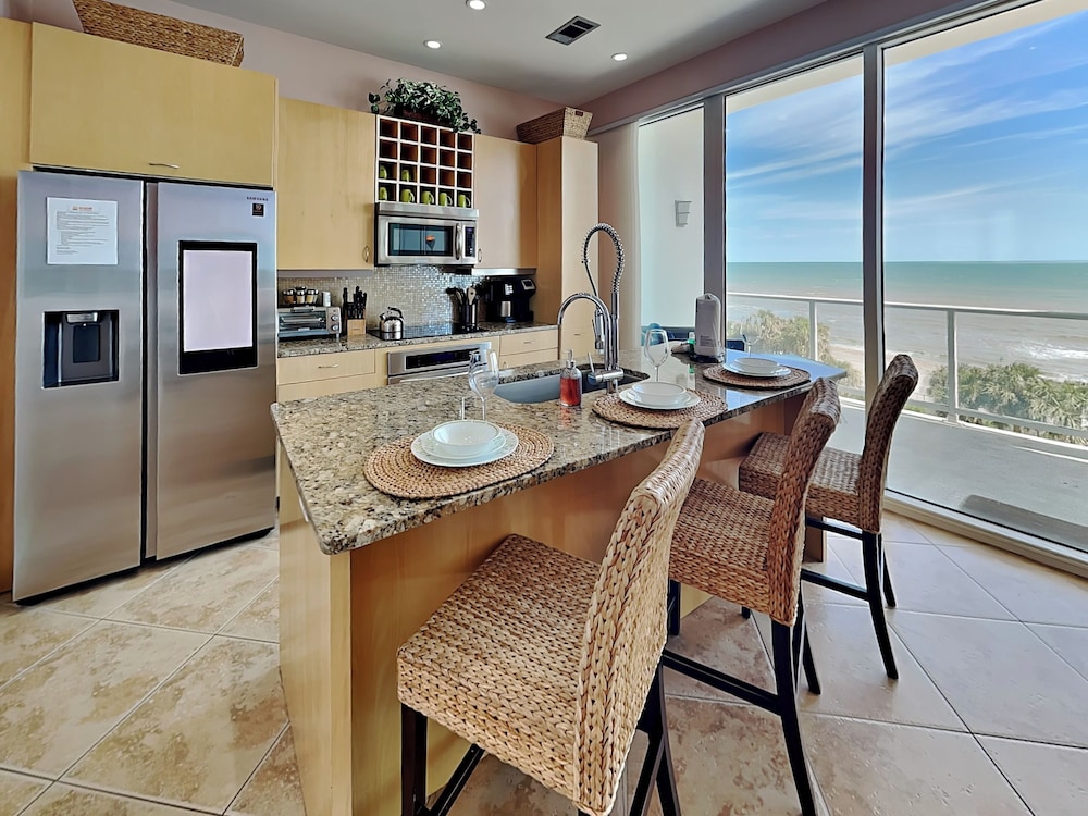 Western Waves by Ryson Vacation Rentals