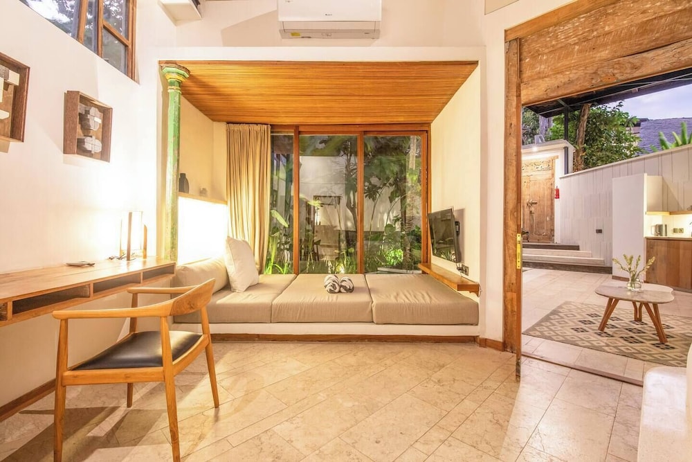 Stylish 1BR Villa With Pool, 800m to Canggu Beach