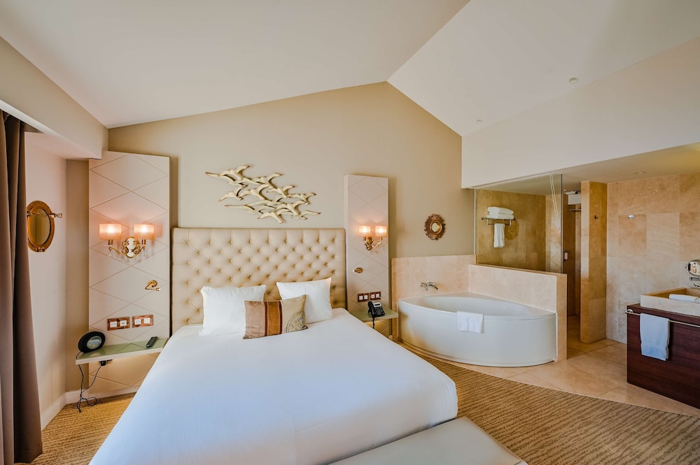 Grand Hotel Des Sablettes Plage, Curio Collection By Hilton