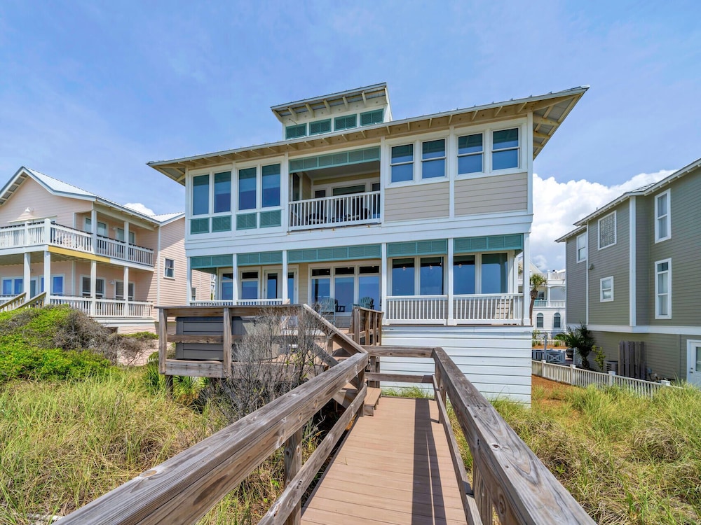 4BR Beachfront Home With Hot tub & Private Beach Access!
