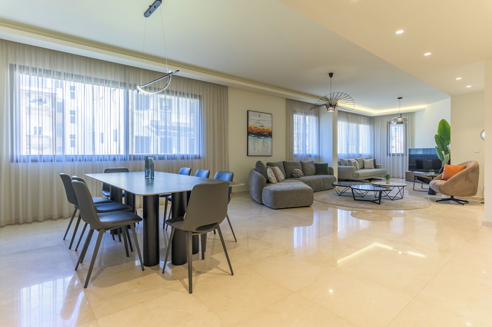 Achrafieh Gate - Modern 3-BR Apartments