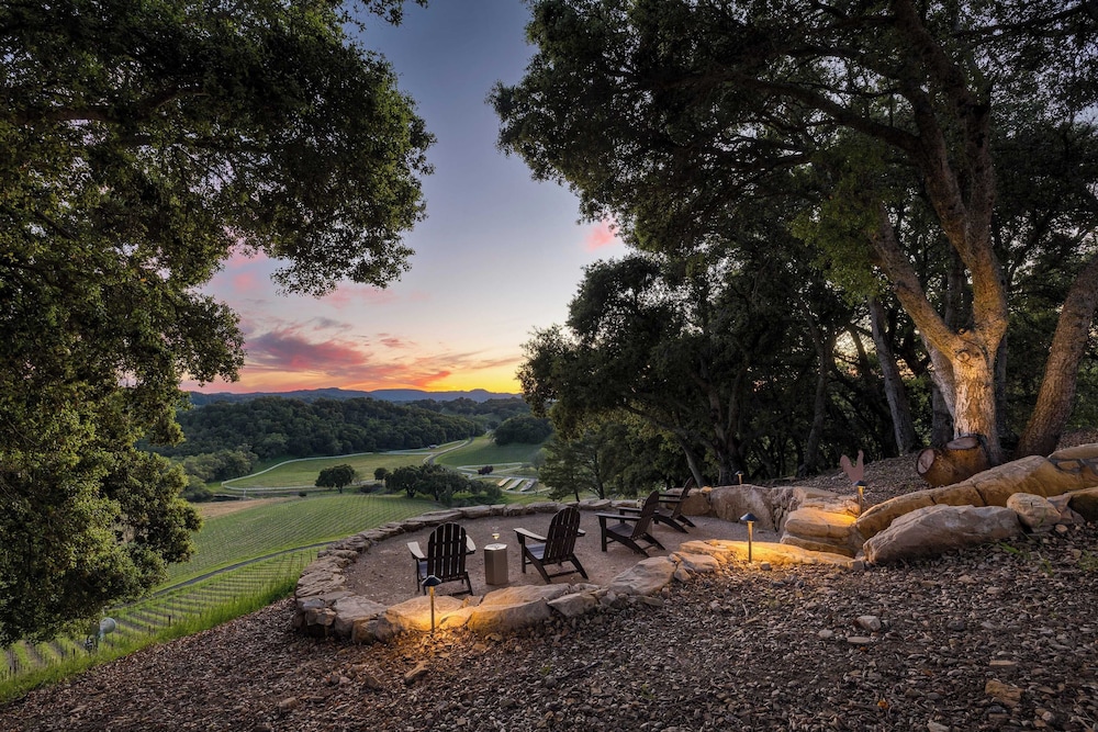 Rancho Robles by Avantstay Vineyard Villa w/ Views, Pool & Privacy