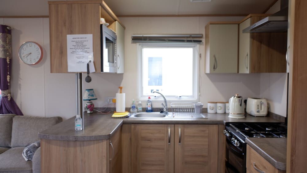 Excellent Caravan 2 Bedrooms Sleeps 6 view 4