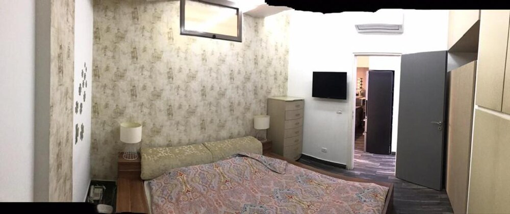 2 Bed Flat - Sleeps 7 - Pets - Pool - Parking view 5