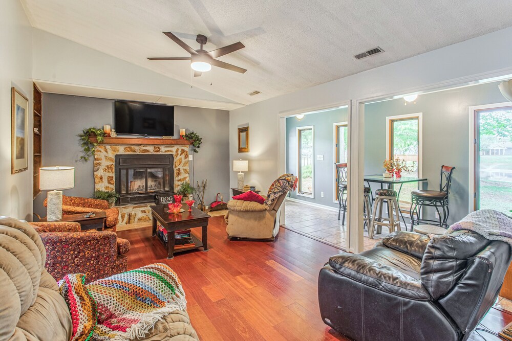 Home Office, Deck + Shared Pool: Little River Home