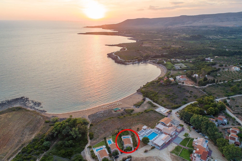 Maria Beach House Large Private Pool Walk to Beach Sea Views A C Wifi - 2176 view 5