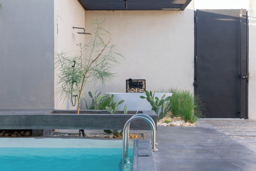 Portal Chalets With Private Pool- Qirwan