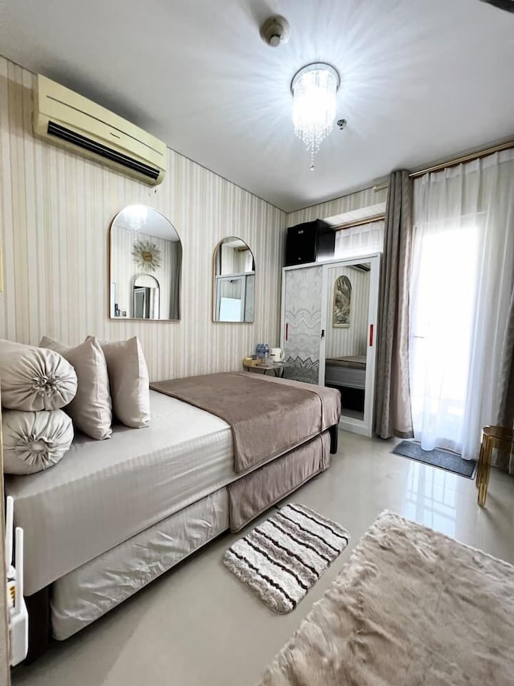 Salute de Madison Park Apartments