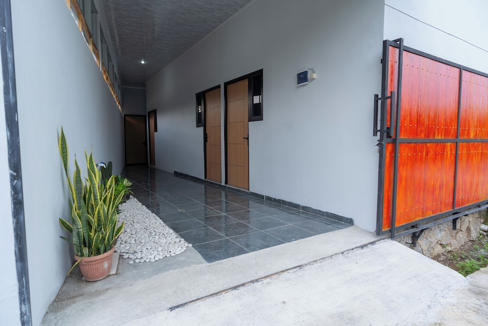 ELBA Guesthouse Near UNNES by ARBA
