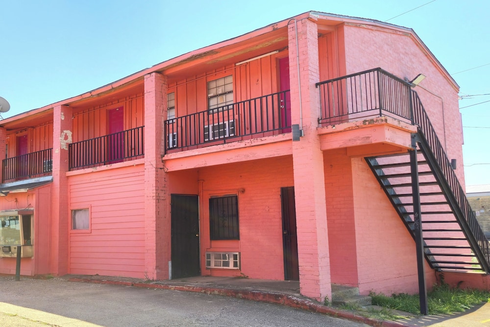 Way Side Inn by Hotel O Dallas near Fair Park Downtown