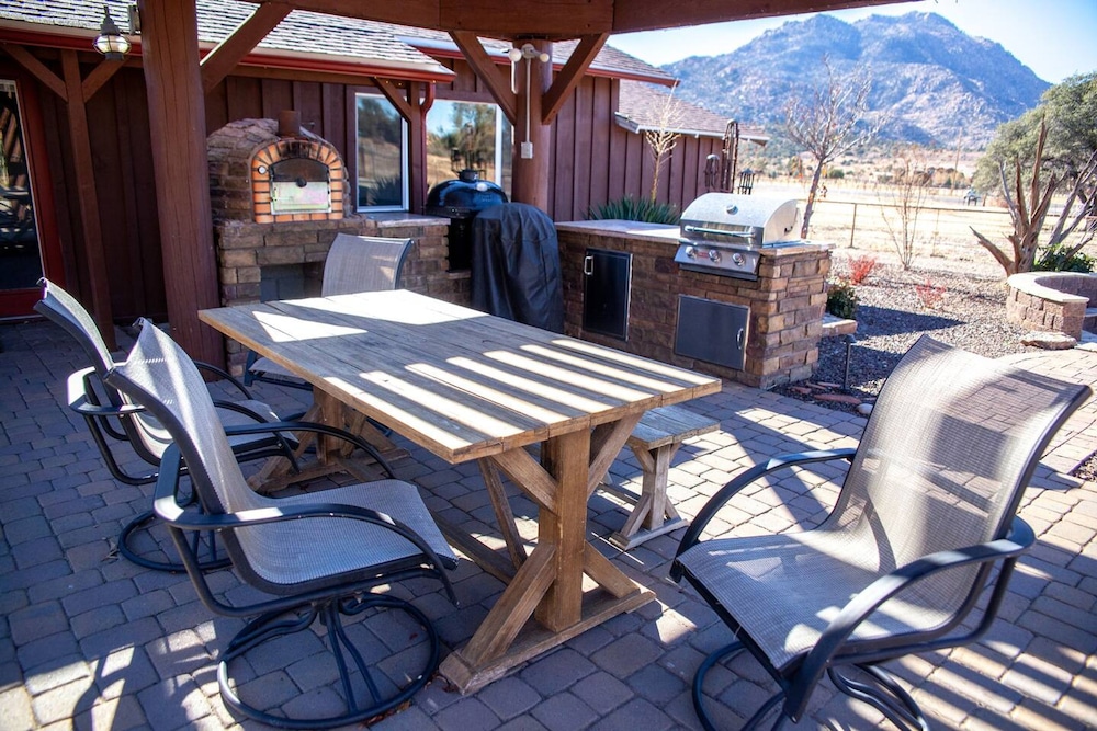 Zebra Rustic Retreat 3BR Home on Zebra Ranch