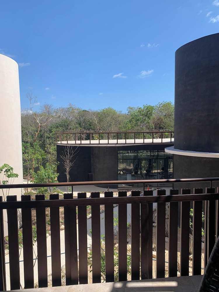 Unique Rooftop Sea View Walking to Beach The Best