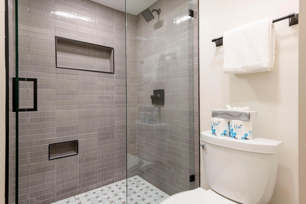 Stylish 4BR Canyons Village-Walk to Cabriolet-Hidden Creek 37D