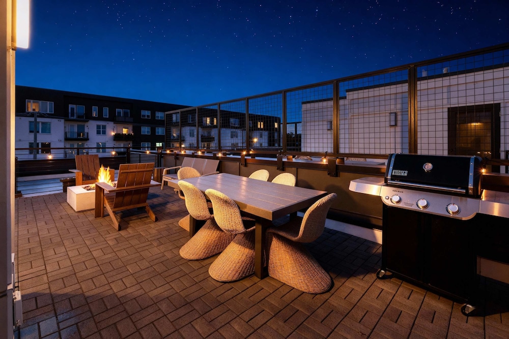 Rooftop Fire Pit Skyline Views Near Broadway