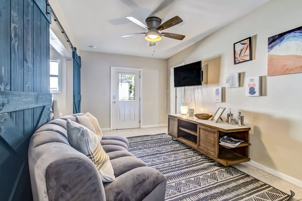 Free Parking Smart TV Uptown St Augustine