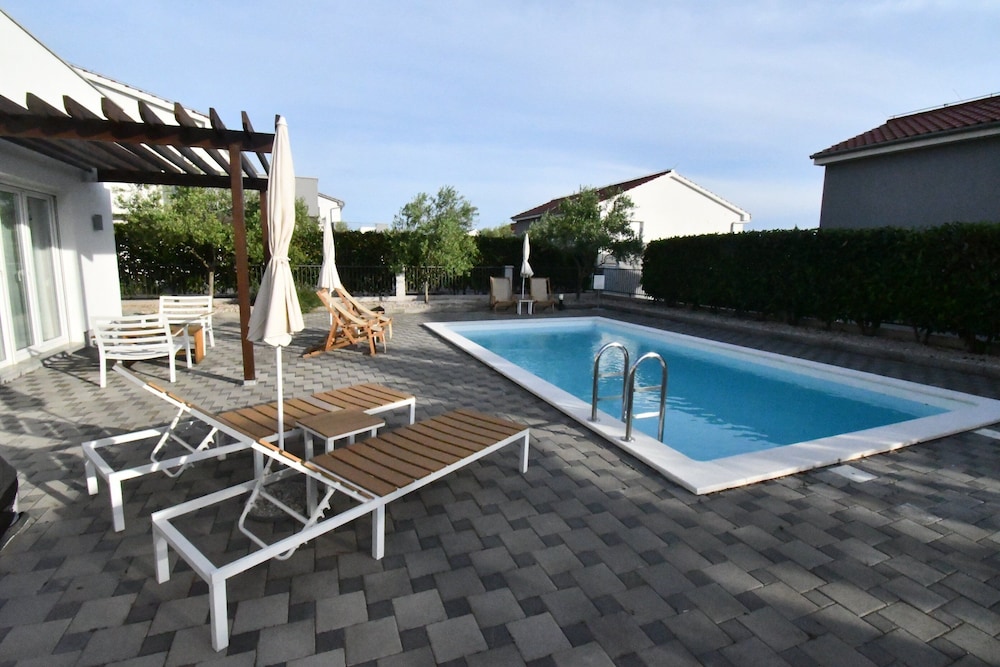 Luxury Escape With Swimming Pool & Modern Design