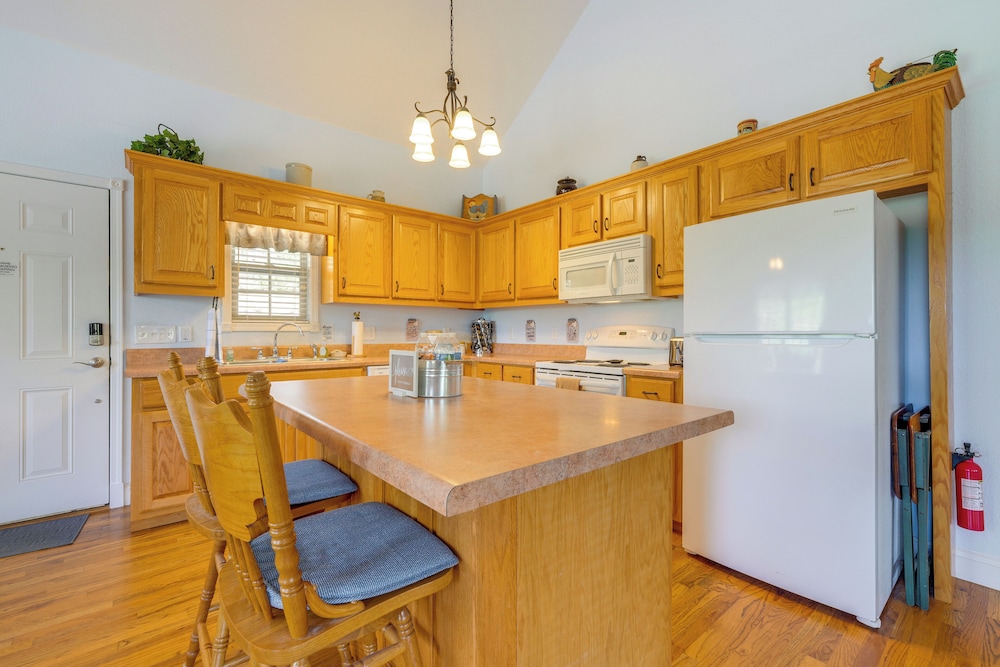 3 Mi to Hiawassee: 'berry Cute Country Cottage'