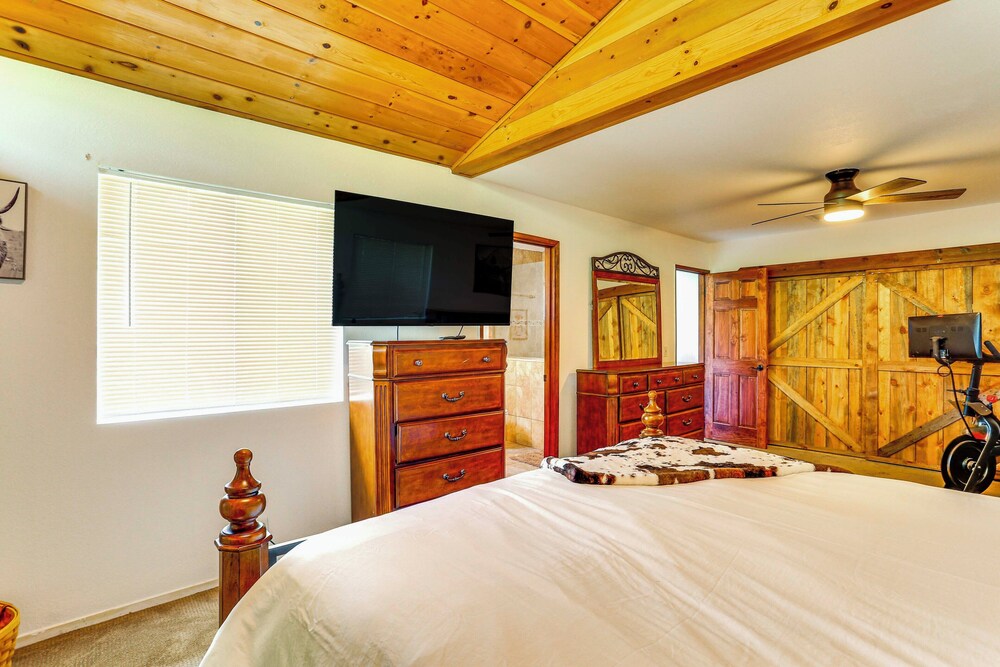 Scenic Riverfront Escape w/ Sauna in Junction City