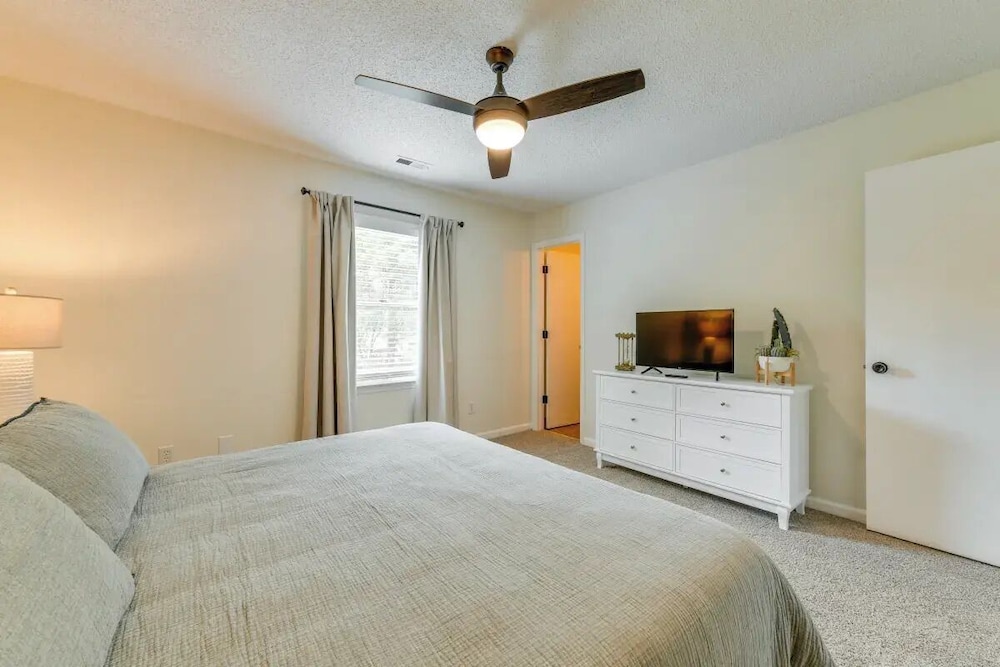 Pet-Friendly Lake Norman Retreat