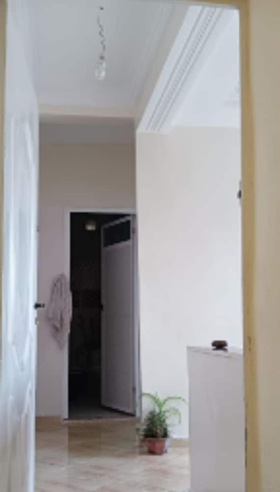 2 km from fes airport