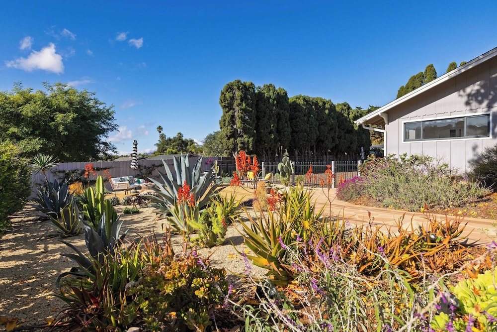 Hummingbird Haven by Avantstay Dog-friendly, Near the Beach, Huge Yard+hot Tub