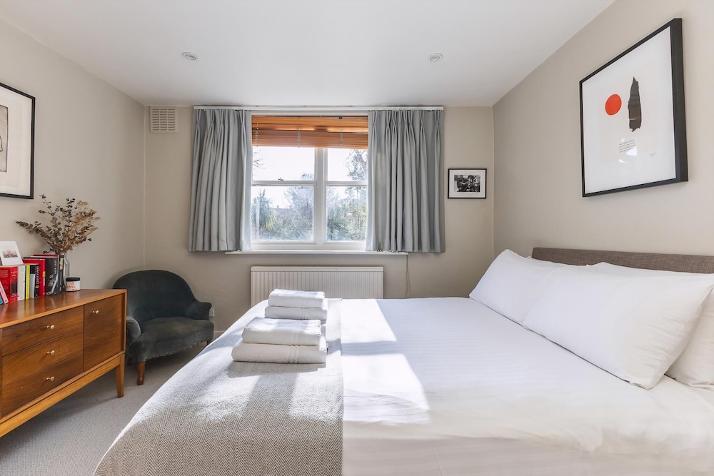 Leafy & Stylish Brixton Retreat