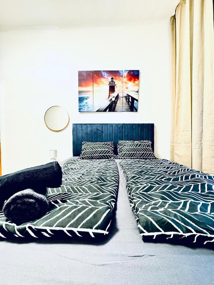 Cozy 4BR Apt for 12P Near FAC Platz