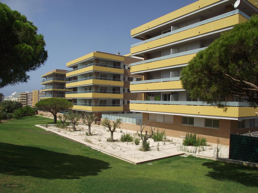 T1 Varandas Forte Piscina Ar Cond Garagem view 3
