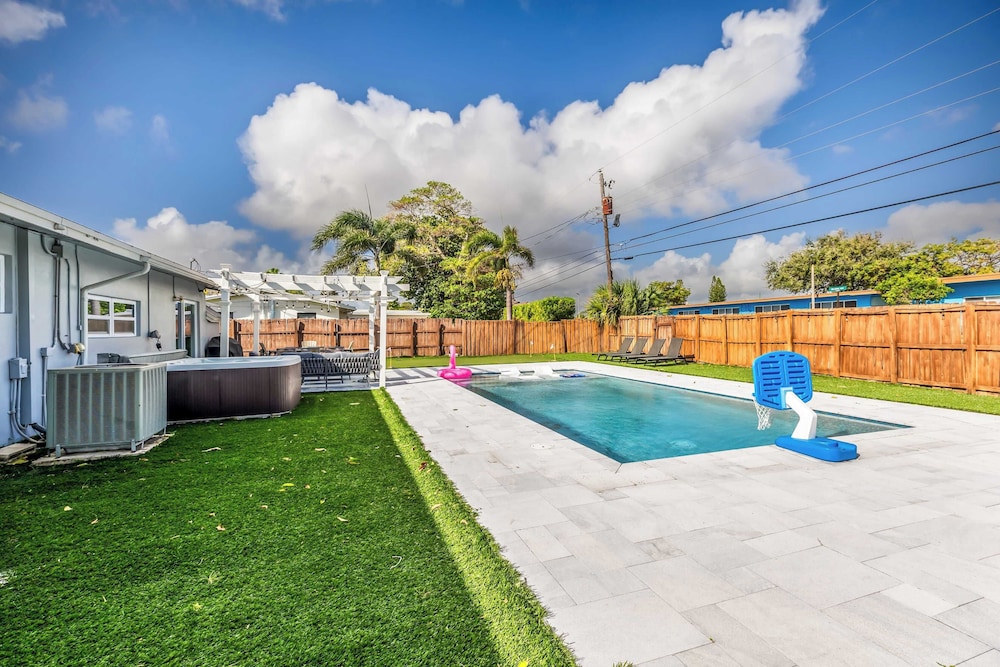 Pool, Hot Tub & Putting Green Near Deerfield Beach Oasis on Fourth by Avantstay