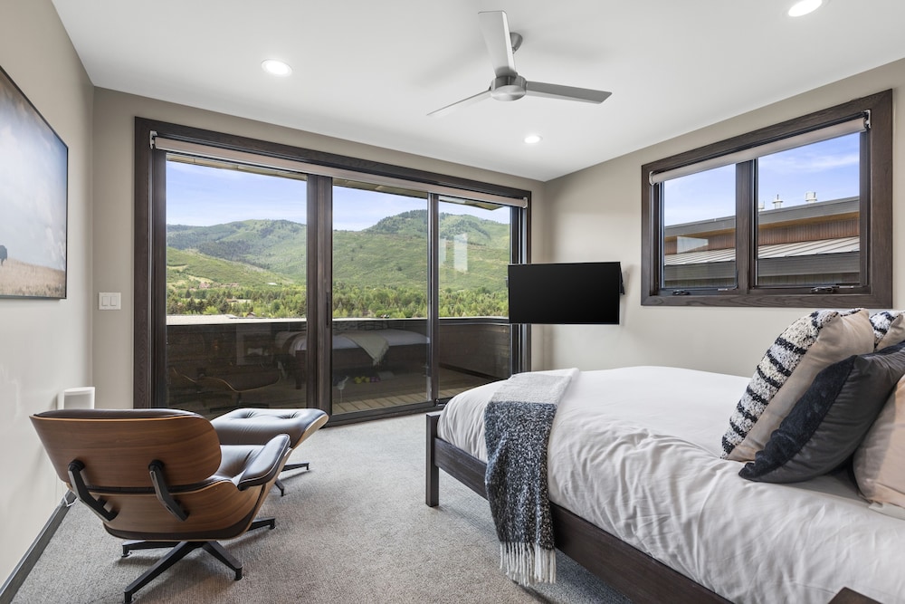 Nine Peaks 4 Bedroom Home