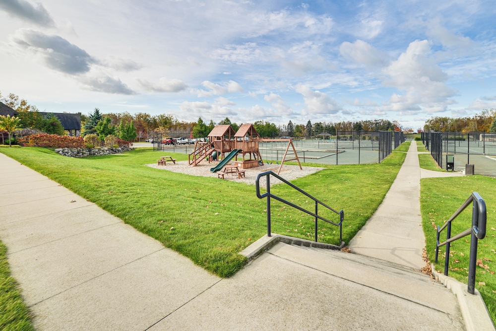 'scenic Sanctuary' 5 Mi to Main St Harbor Springs!