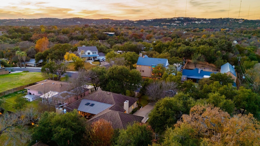 Chic & Secluded 4 BDR in Desirable Tarrytown! - Image 5