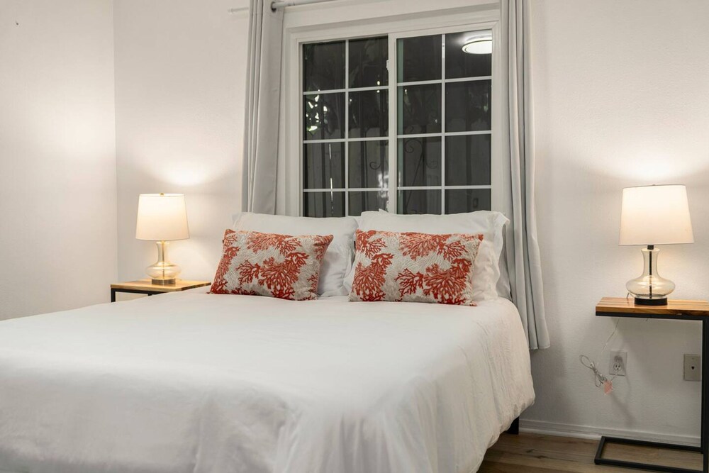 Lanzit Bnb - 35 Percent off June Low Fees