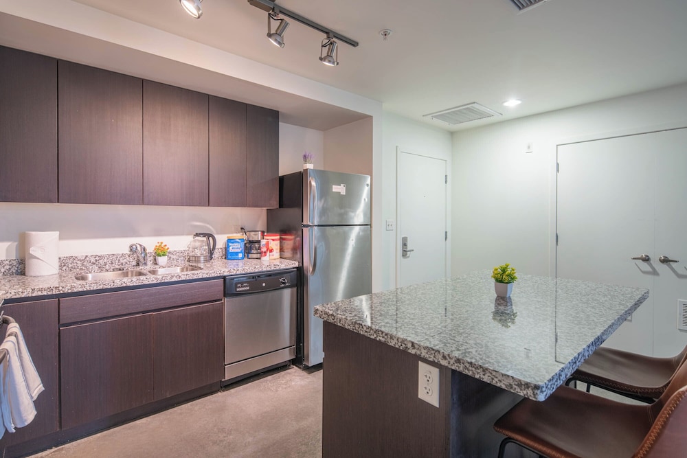 ROVE LIVING/KL - Roosevelt Point