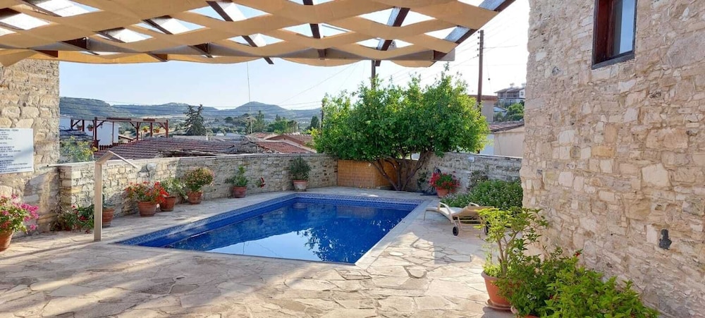 Village Charm Pool Apartment at Skarinou