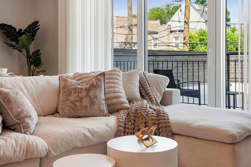 Chicago Modern Condo 2br2ba Balcony Free Park