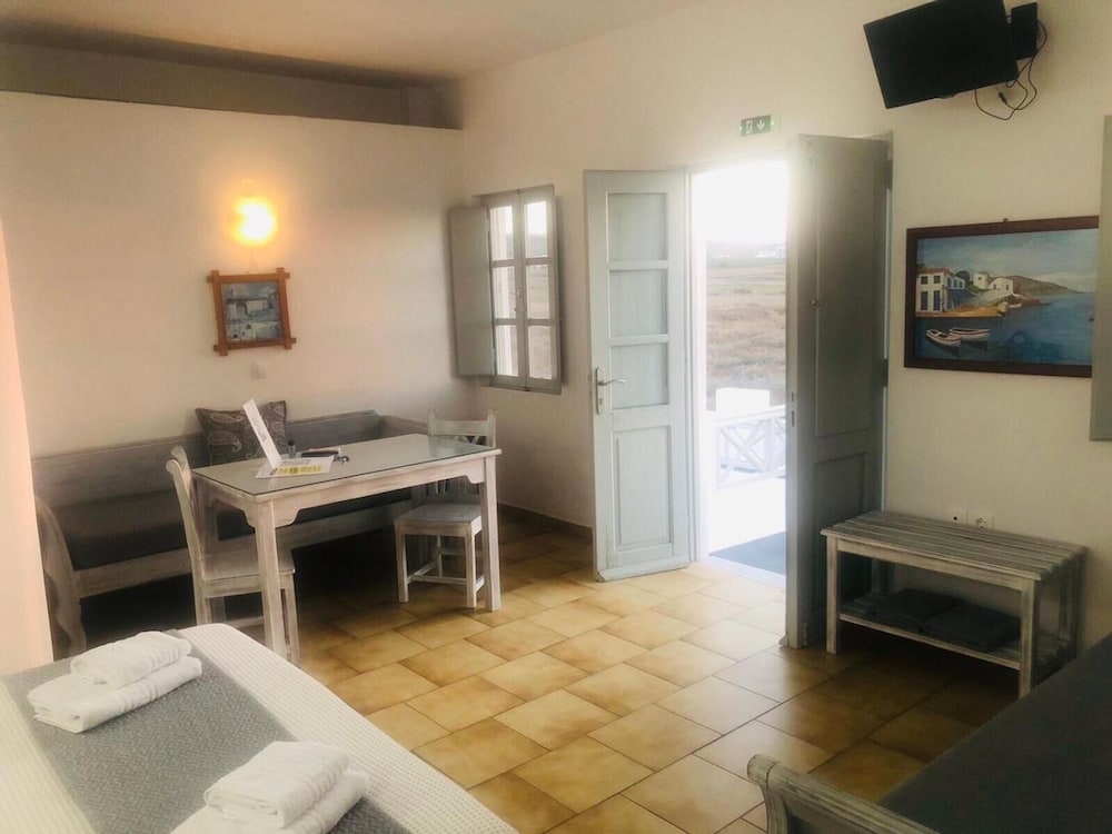 Vrachia Studios & Apartments