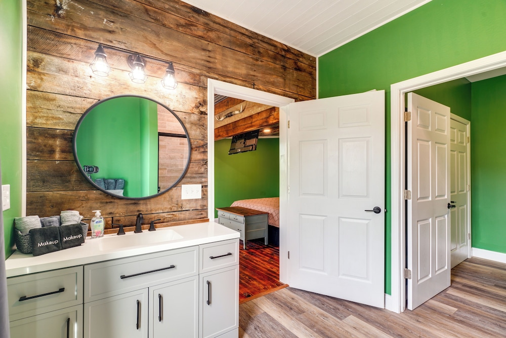 Near Vineyards: Country Condo in New Haven
