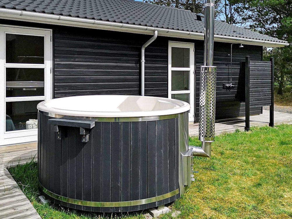6 Person Holiday Home in Albaek