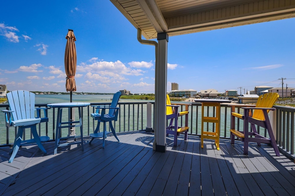 The Pelican 4 Bedroom Home by RedAwning