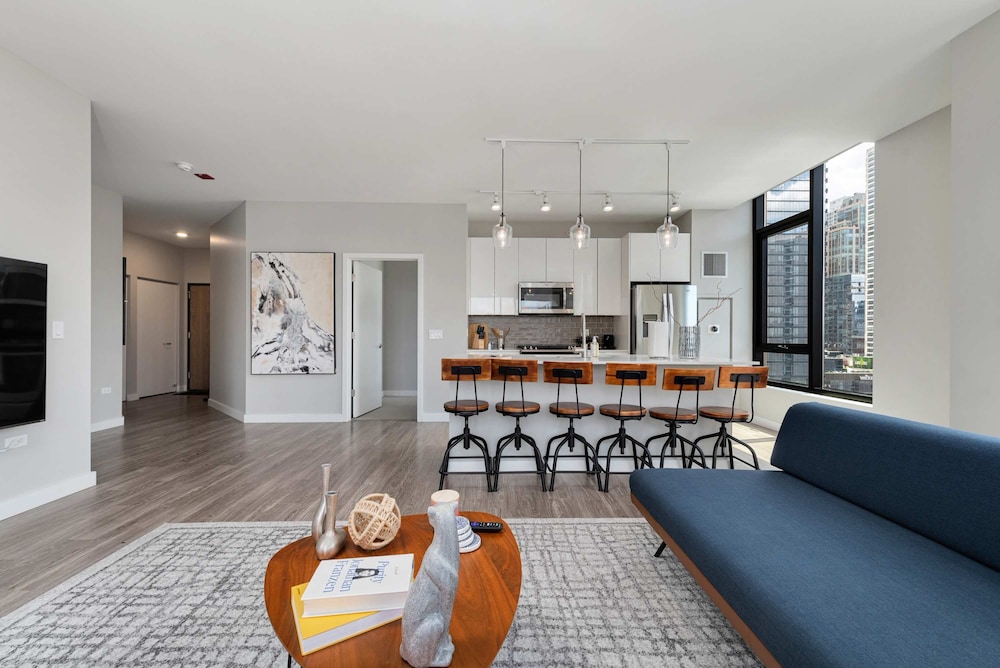 Exclusive Gold Coast 2BR Balcony Walkable