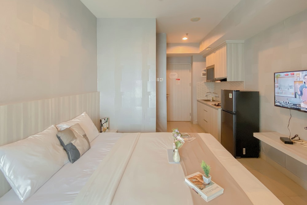 Good Choice And Homey Studio Grand Kamala Lagoon Apartment