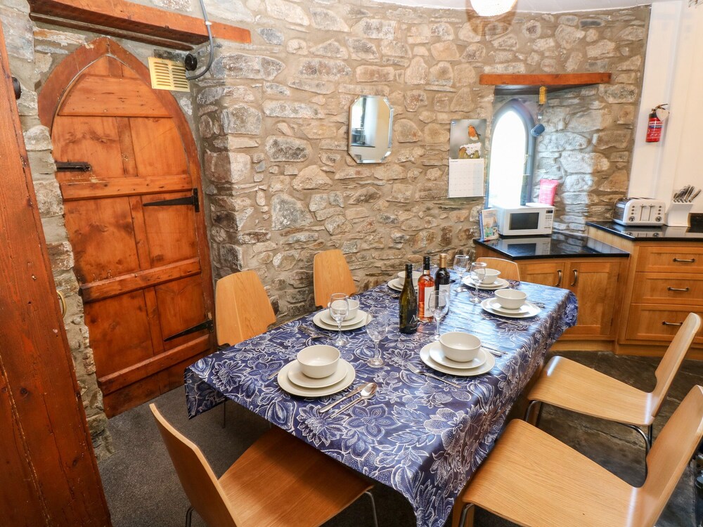 Llwyngwair Lodge